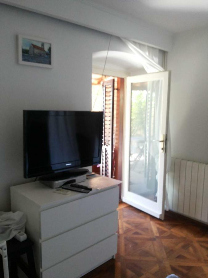 Ines, Cozy, Stunning View, Parking, Pet Friendly Apartman *